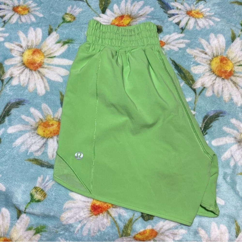 LULULEMON women’s hotty hot short size 2